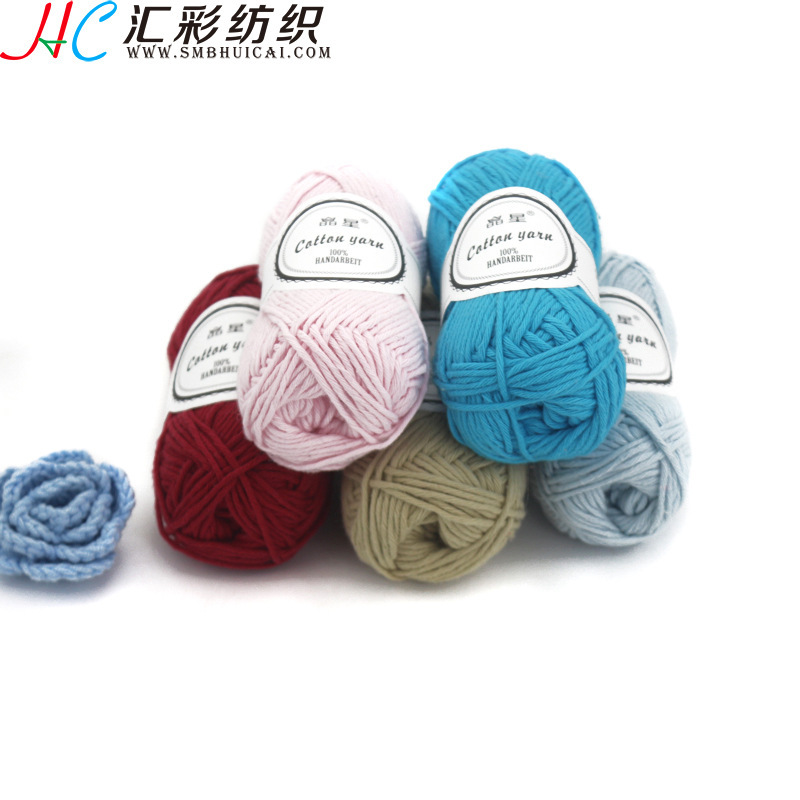 8 gói sữa quay bằng dây kẽm gai, 8 miếng bánh sừng bò.