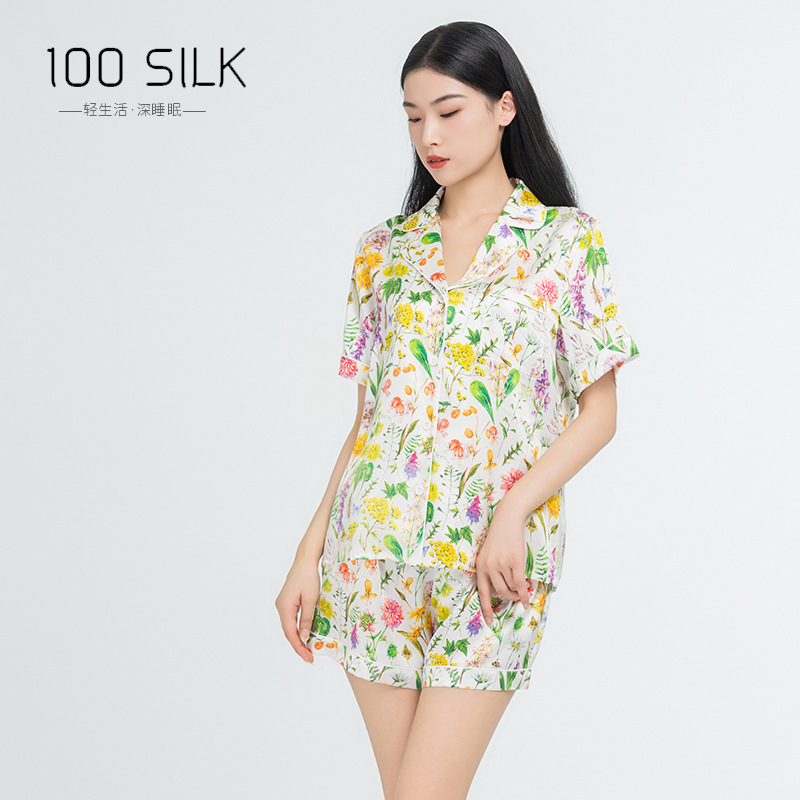 Sắp xếp chéo bộ đồ lụa mới 19m hoạt động bằng kỹ thuật số.