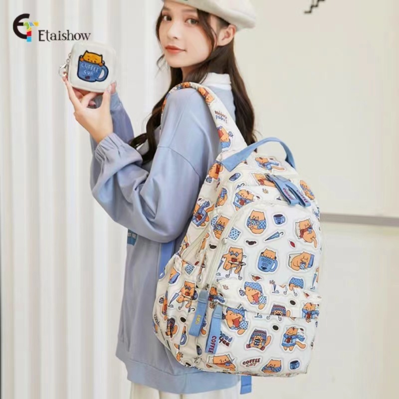 Cái túi mới cho nữ sinh ở trường thời trang Hàn Quốc.