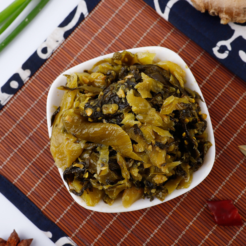 Bà Tan, 2 kg 6 túi cho con cá chua cũ.