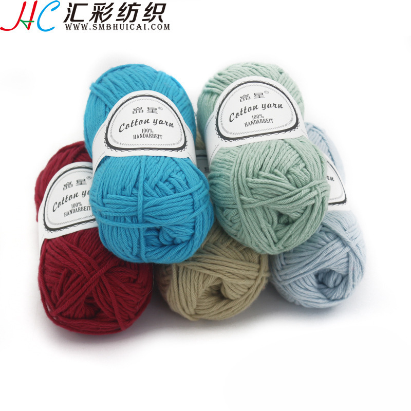 8 gói sữa quay bằng dây kẽm gai, 8 miếng bánh sừng bò.