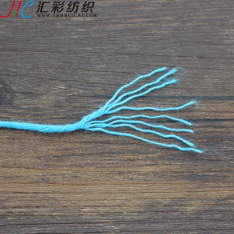 8 gói sữa quay bằng dây kẽm gai, 8 miếng bánh sừng bò.