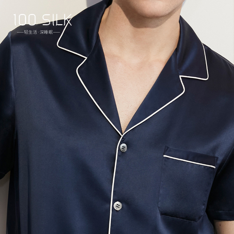 Tiền mới cho một người mặc đồ pyjama với quần lót ngắn và quần short cho một chiếc váy dài 100-symic V-syll.
