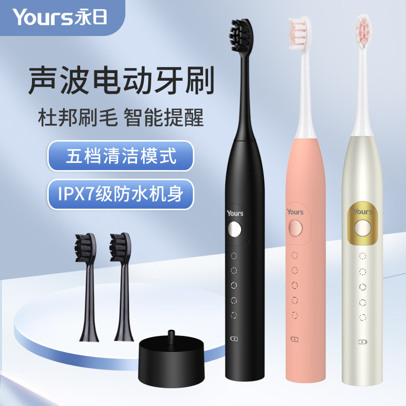 Một khối lượng dài hạn của bàn chải điện người lớn bị treo lơ lửng.