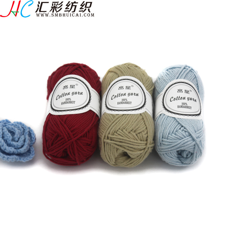 8 gói sữa quay bằng dây kẽm gai, 8 miếng bánh sừng bò.