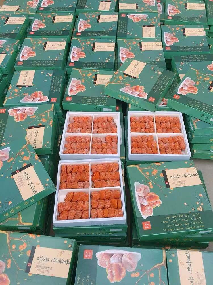 Korean-packed tomato cakes with a shivering erp erp-spring.