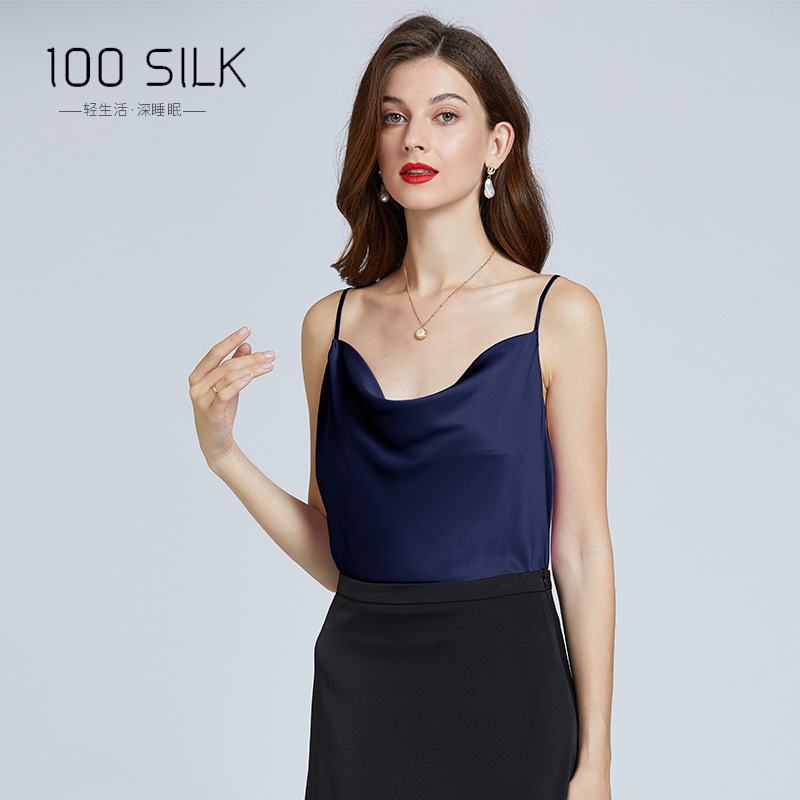 Một bộ đồ 100 vòng với thiết kế quay xoáy.
