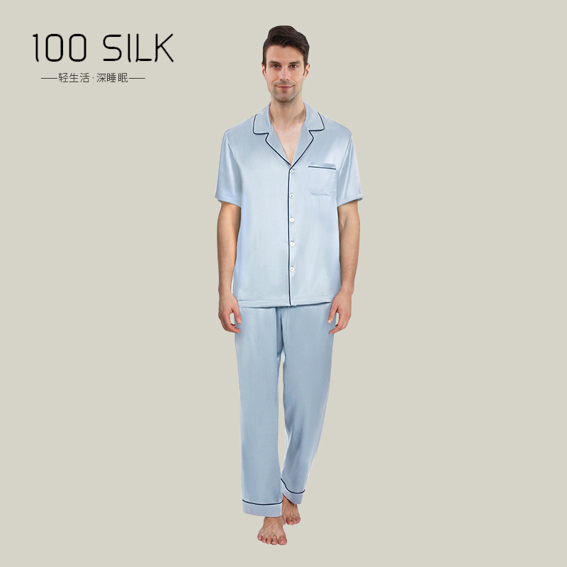 Tiền mới cho một người mặc đồ pyjama với quần lót ngắn và quần short cho một chiếc váy dài 100-symic V-syll.