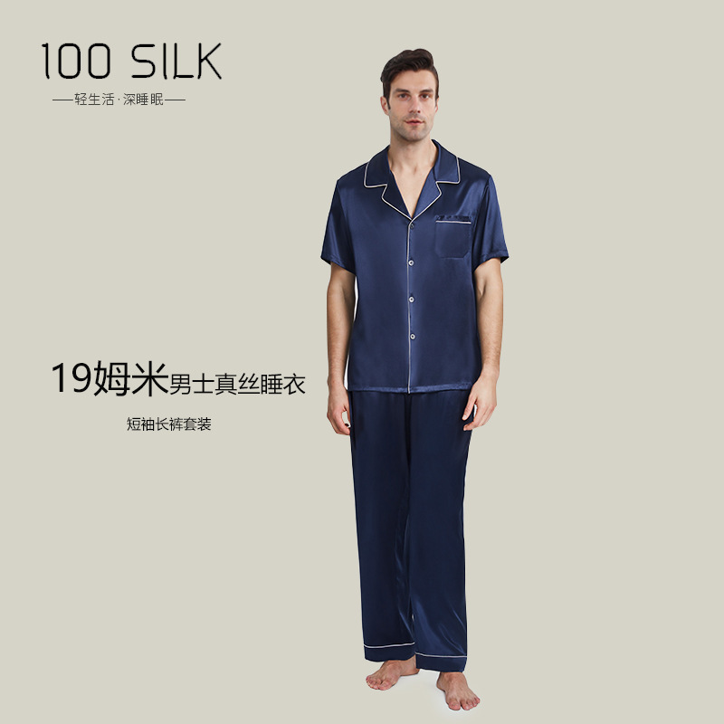 Tiền mới cho một người mặc đồ pyjama với quần lót ngắn và quần short cho một chiếc váy dài 100-symic V-syll.
