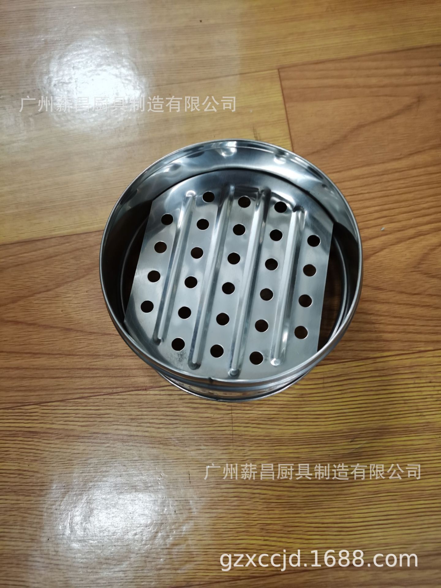 Những cái lồng hơi thép không rỉ để ăn vặt.