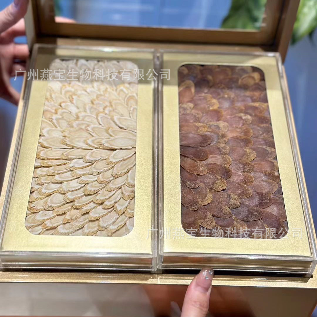 Hộp dưa chuột sâm banh sâm-banh để tặng quà cho Lễ hội giữa năm.