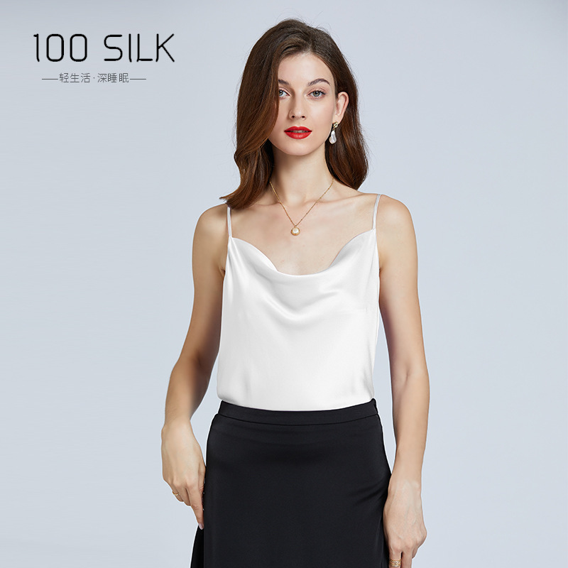 Một bộ đồ 100 vòng với thiết kế quay xoáy.