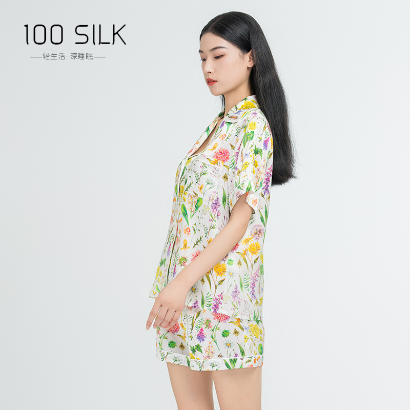 Sắp xếp chéo bộ đồ lụa mới 19m hoạt động bằng kỹ thuật số.