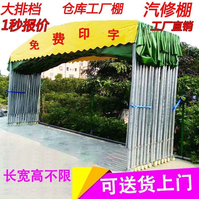 Những chiếc xe di động chống mưa lang thang bên ngoài các chuồng lớn gấp lại những lều bị co lại và bị đốt cháy