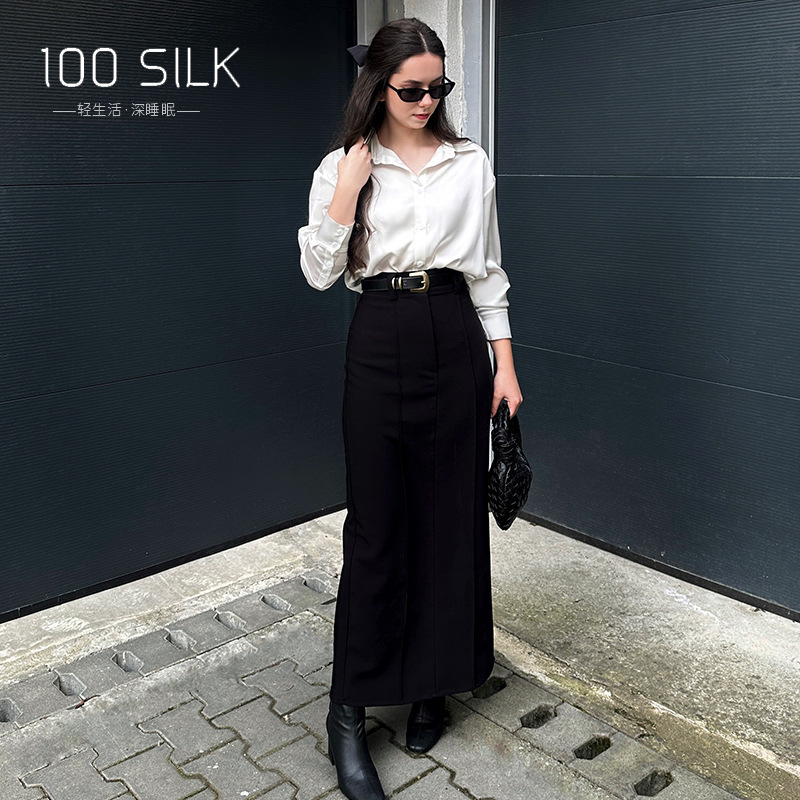 Tôi 22m Cô gái mặc áo mi Mijins với 100% vải lụa mịn bằng sợi lụa mềm dưới áo vai.