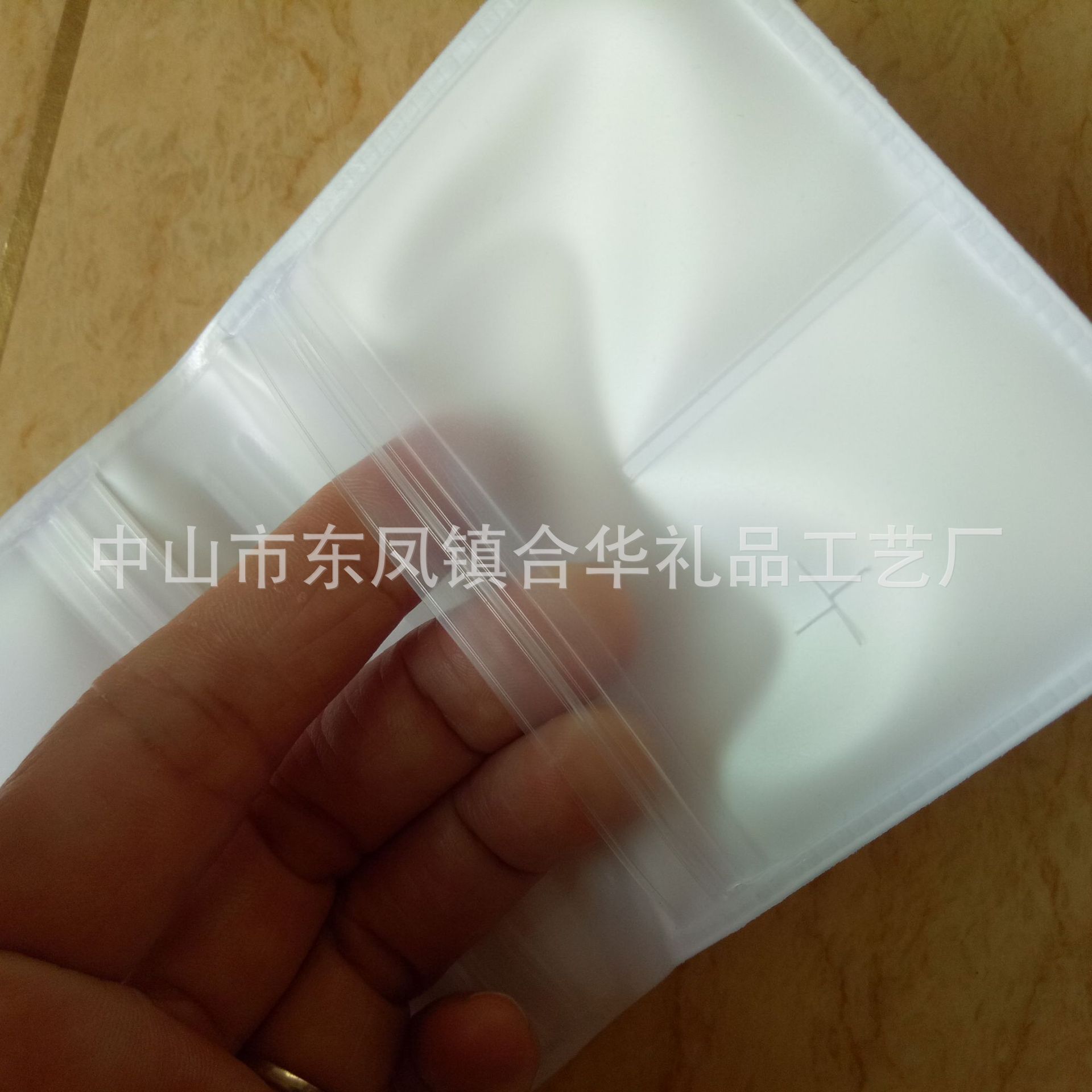 The manufacturer customizes the EVA membrane thermal card packs The materials are degradable and printable