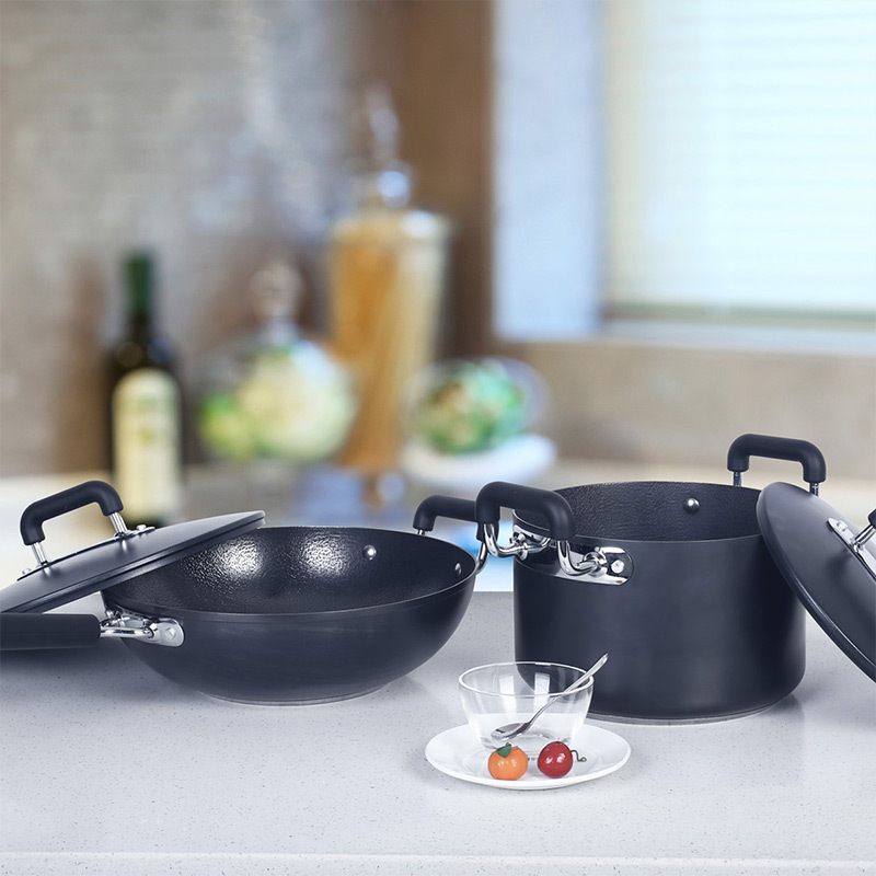 Ba thợ rèn không có lớp phủ để làm việc trên chảo băng + 2 bộ