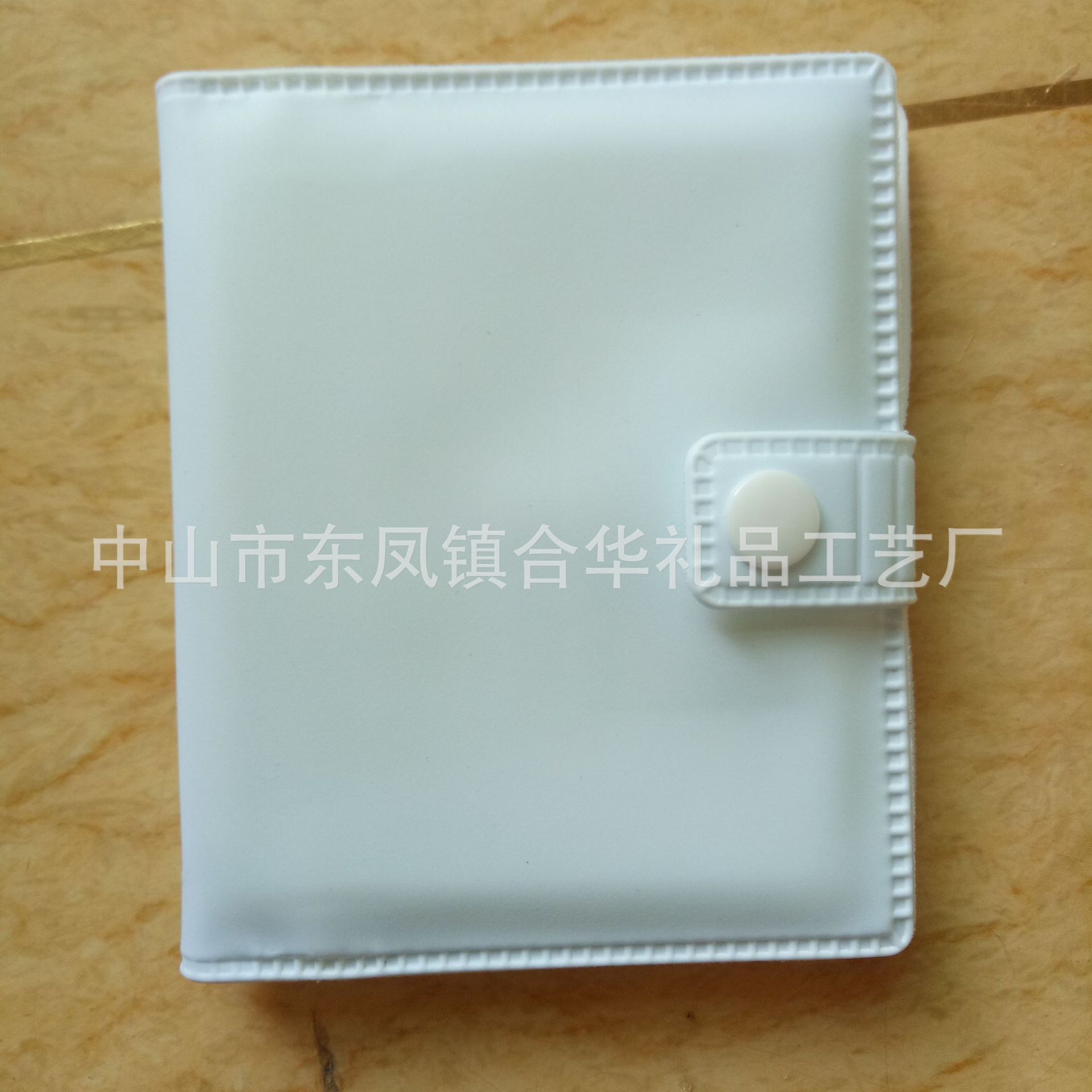 The manufacturer customizes the EVA membrane thermal card packs The materials are degradable and printable