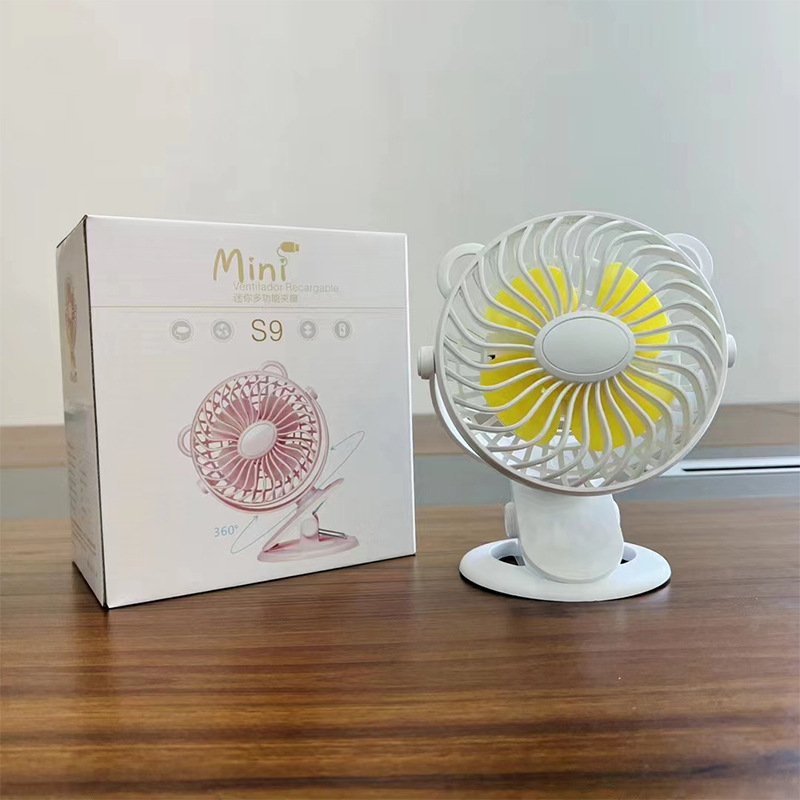 Một fan hâm mộ mới năm 2021 của Web-Clad với một tay cầm 360 độ vuông.