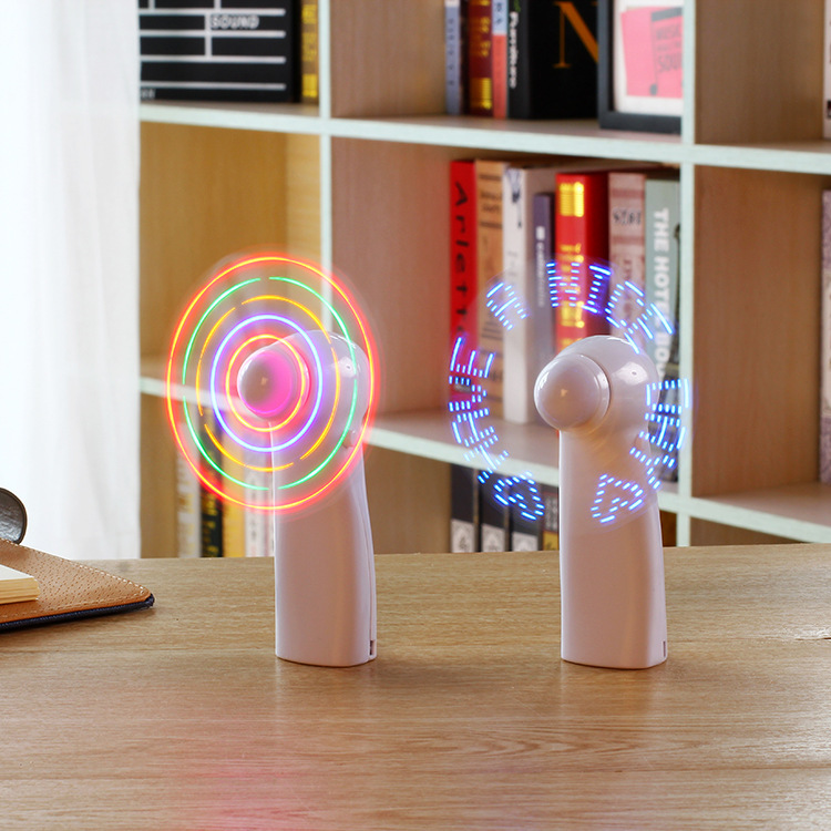 Trình quảng cáo quà tặng bằng tay sáng tạo với một cái quạt điện tử nhẹ có đèn LED nhỏ với một cái quạt nhấp nháy