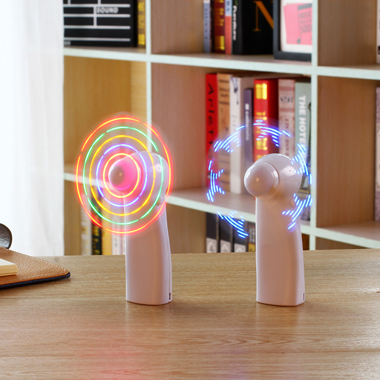 Trình quảng cáo quà tặng bằng tay sáng tạo với một cái quạt điện tử nhẹ có đèn LED nhỏ với một cái quạt nhấp nháy