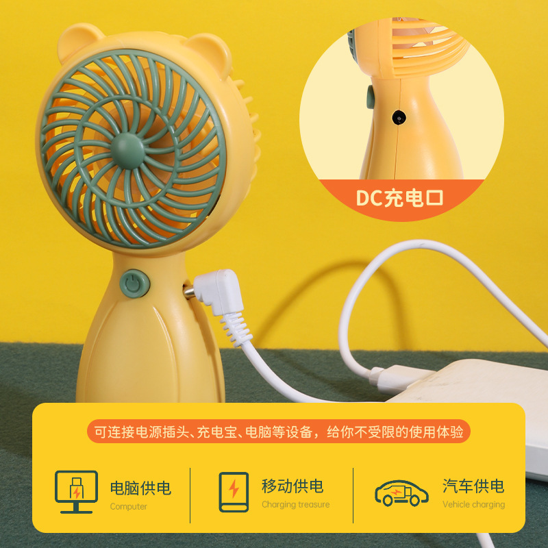 Fan hâm mộ nhỏ mang quà tặng, một fan nhỏ của thương mại nước ngoài, tham gia vào việc sạc học sinh hâm mộ.