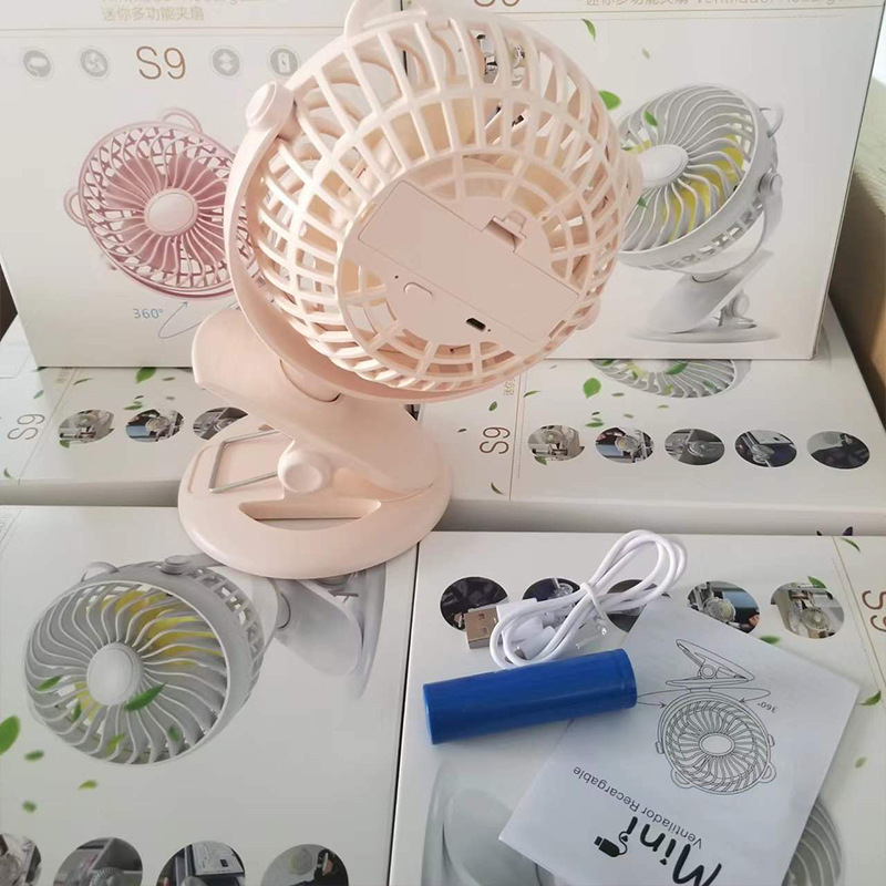 Một fan hâm mộ mới năm 2021 của Web-Clad với một tay cầm 360 độ vuông.