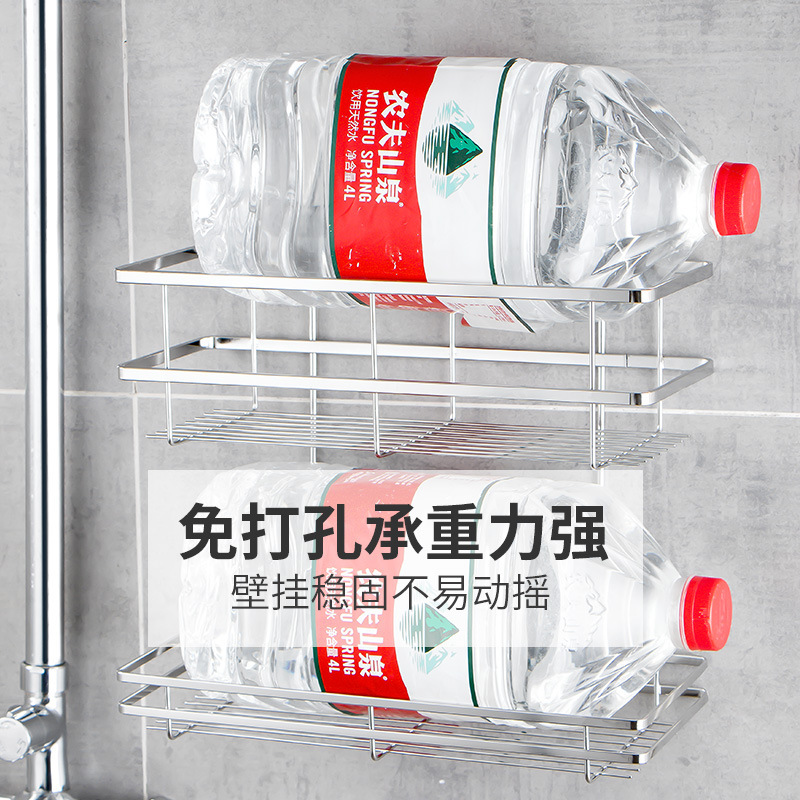 Trong nhà vệ sinh, không có lỗ thủng trong phòng tắm.