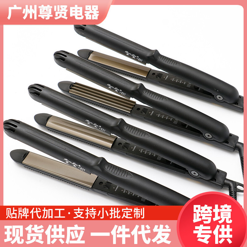 Một chiếc xe lăn thẳng với một chiếc vòng ba vòng hình tam giác hình tam giác hình tròn.