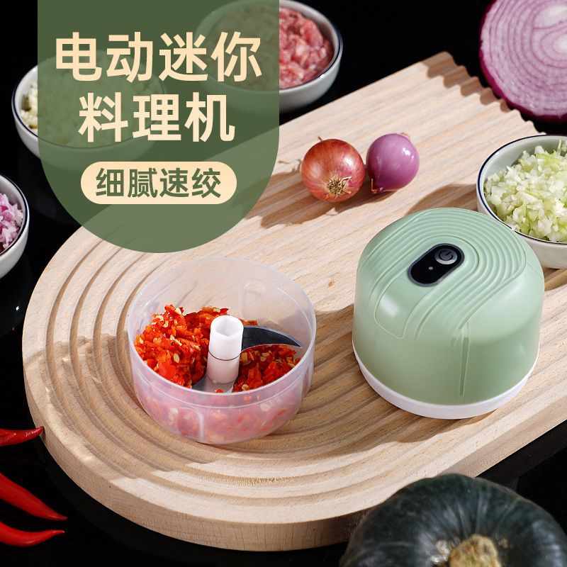 Những người bán tỏi trực tiếp sử dụng một cơn cuồng loạn tỏi để hút tỏi.