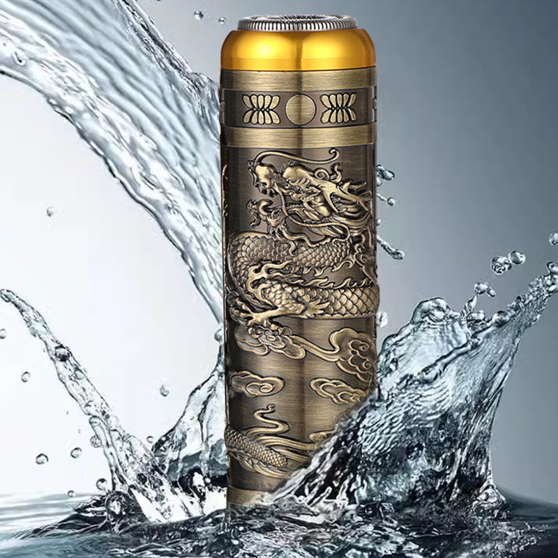 Một cái dao cạo điện nhỏ, một chiếc xe di động nhỏ mang dao cạo của một người đàn ông, dao cạo râu, một thợ cạo.