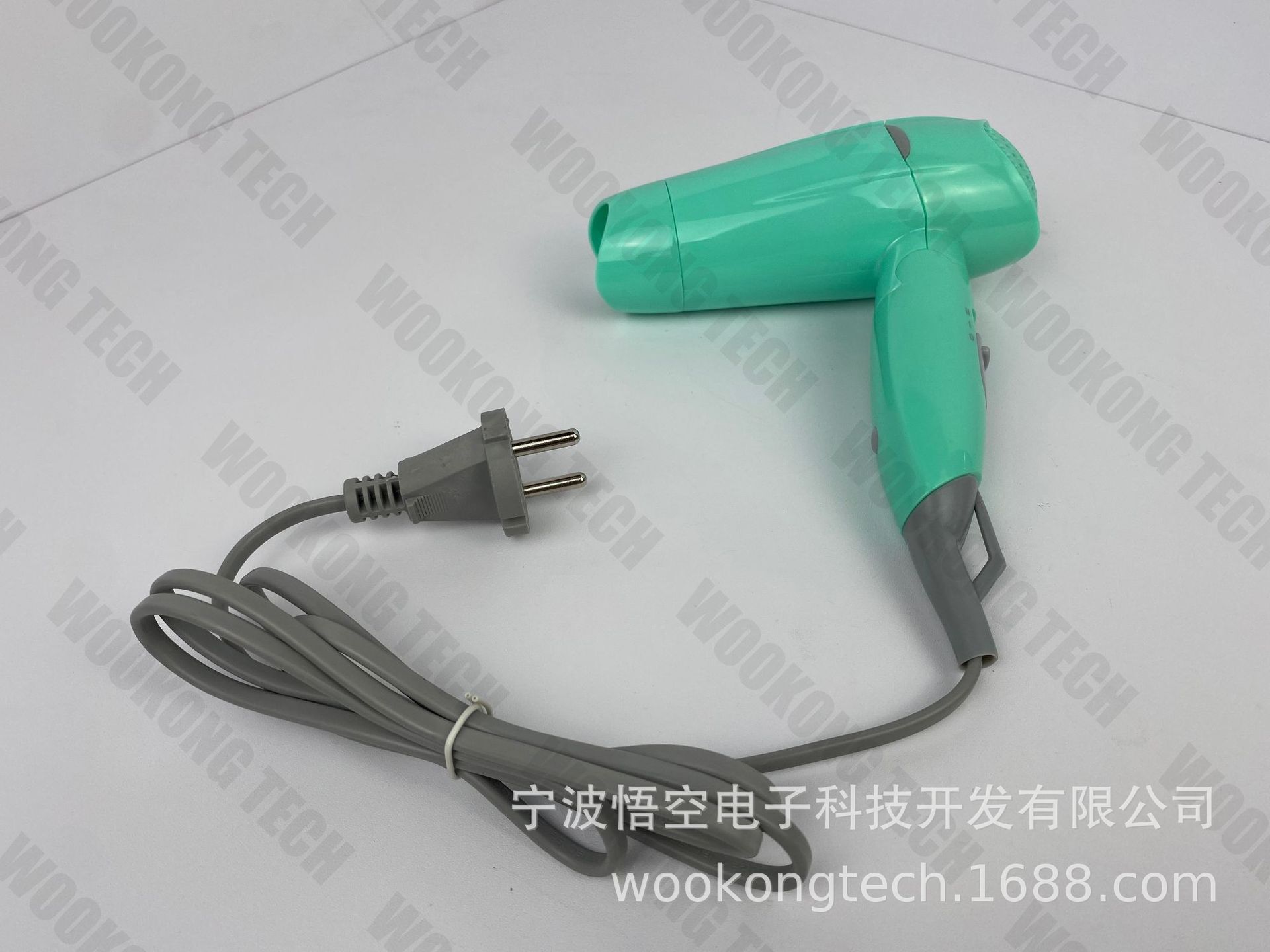 Trực tiếp truyền tín hiệu từ máy thổi gió tại khách sạn Mute.