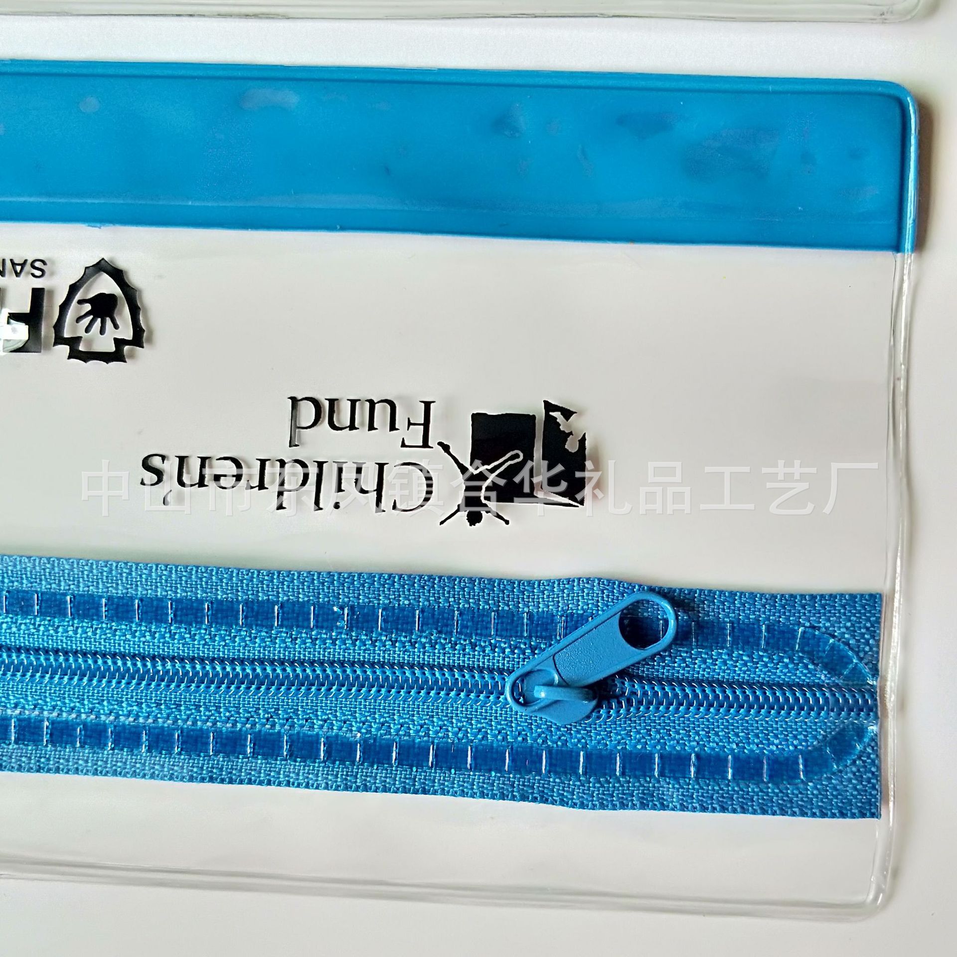 PVC transparency membrane exclusive zipper bags directly sold by the manufacturer.