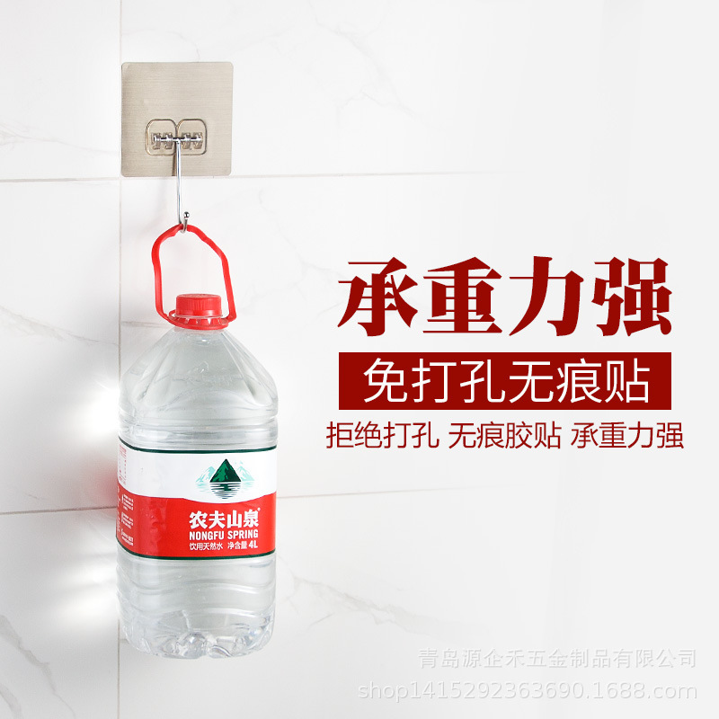 Những bức tường phủ rách nhà bếp không có khăn ăn trộm và một tủ vải dầu chìm