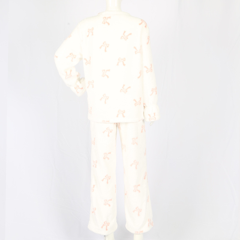 Đó là một lựa chọn cho một nhà máy để bán một bộ đồ pyjama với một bộ váy nhà dày.