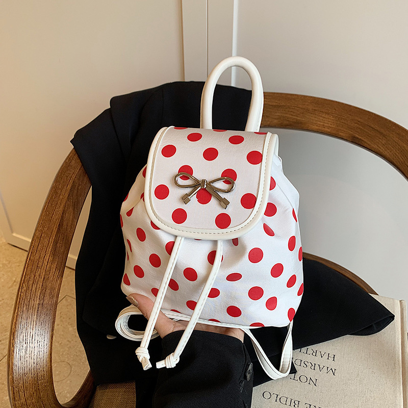 The new 2024 fashion wave, the lovely two-shoulder bag, the summer tide is about to travel to the mini backpack.