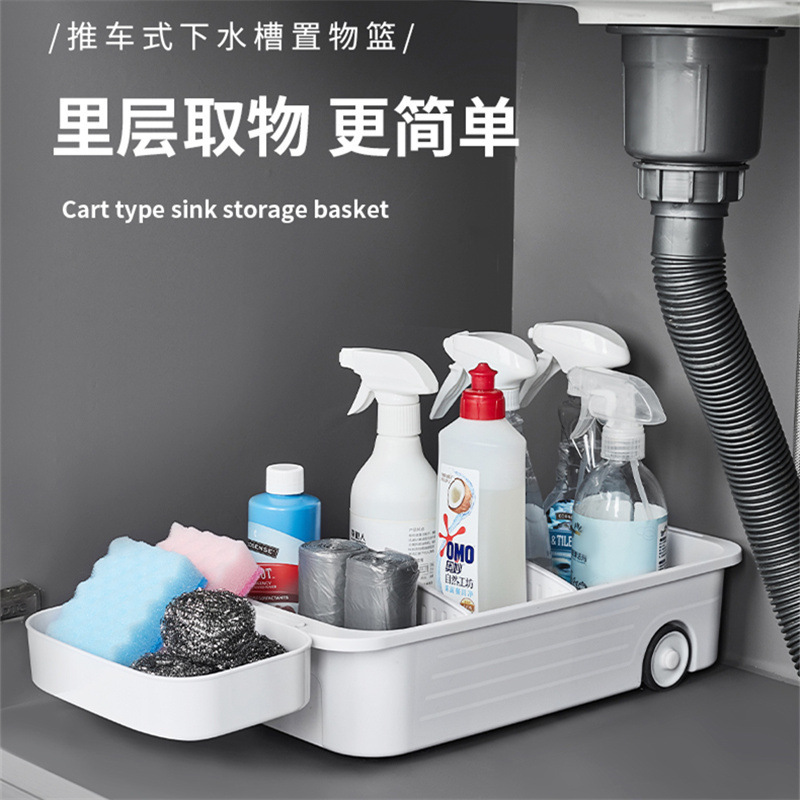 Trong nhà bếp và trong bồn rửa, một cái kéo với một con trượt và một cái tủ chứa nhiều mục đích.