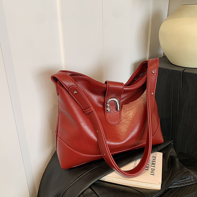 Shorter air high-perception one-shoulder bag with 2024 new high-capacity commuting kiosks