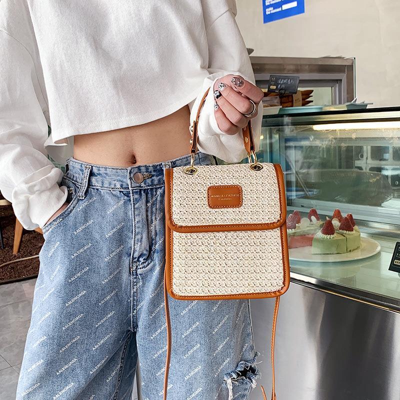 The new summer simplistic design of the small styling, one-shoulder-slashed, Korean handbag