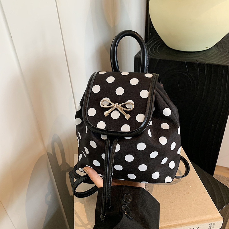 The new 2024 fashion wave, the lovely two-shoulder bag, the summer tide is about to travel to the mini backpack.