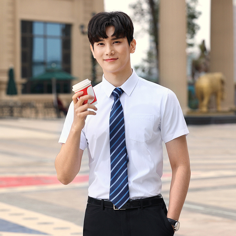 Những người đàn ông và phụ nữ mặc áo sơ mi làm việc ngắn chuyên nghiệp được may lại thành một cái áo ngắn của đàn ông với không có logo thêu nóng