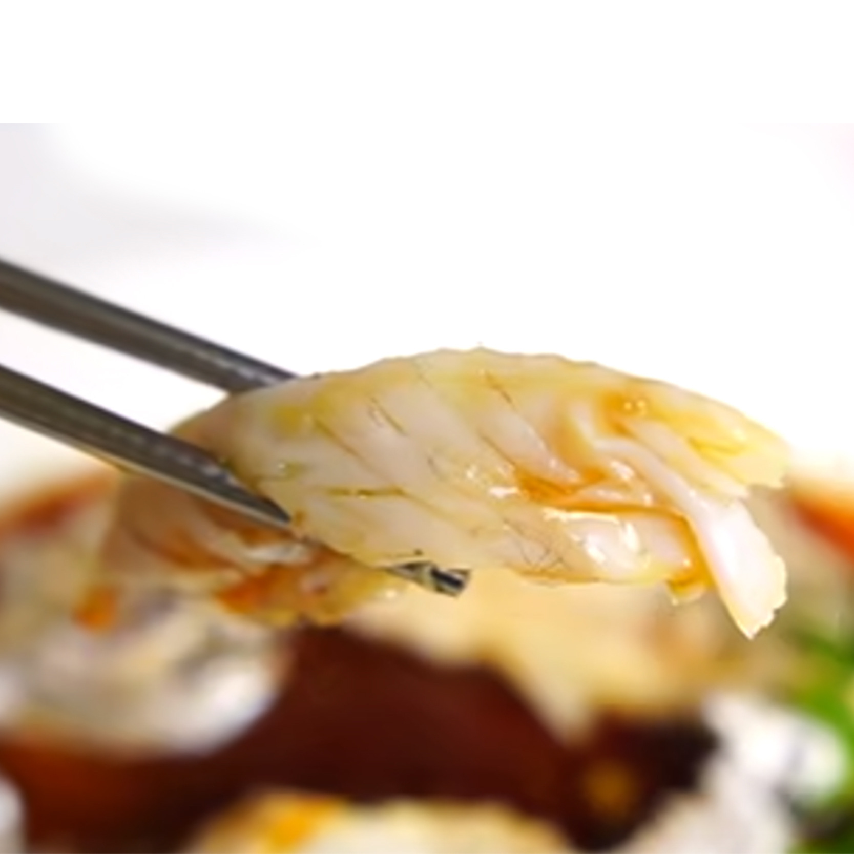Có một kho cá đầy cá vàng, một con cá vàng đông lạnh, sống đông lạnh và nhanh.
