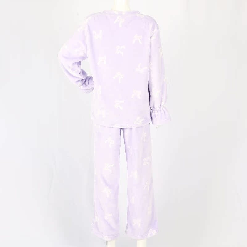 Đó là một lựa chọn cho một nhà máy để bán một bộ đồ pyjama với một bộ váy nhà dày.