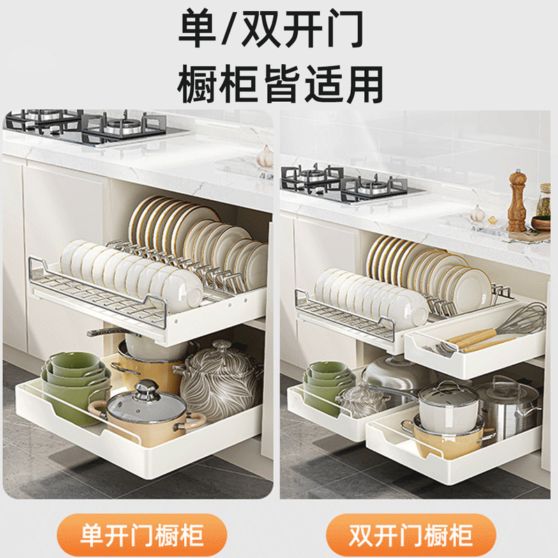 Dọn tủ và đĩa để cất đồ trong bồn rửa chén.
