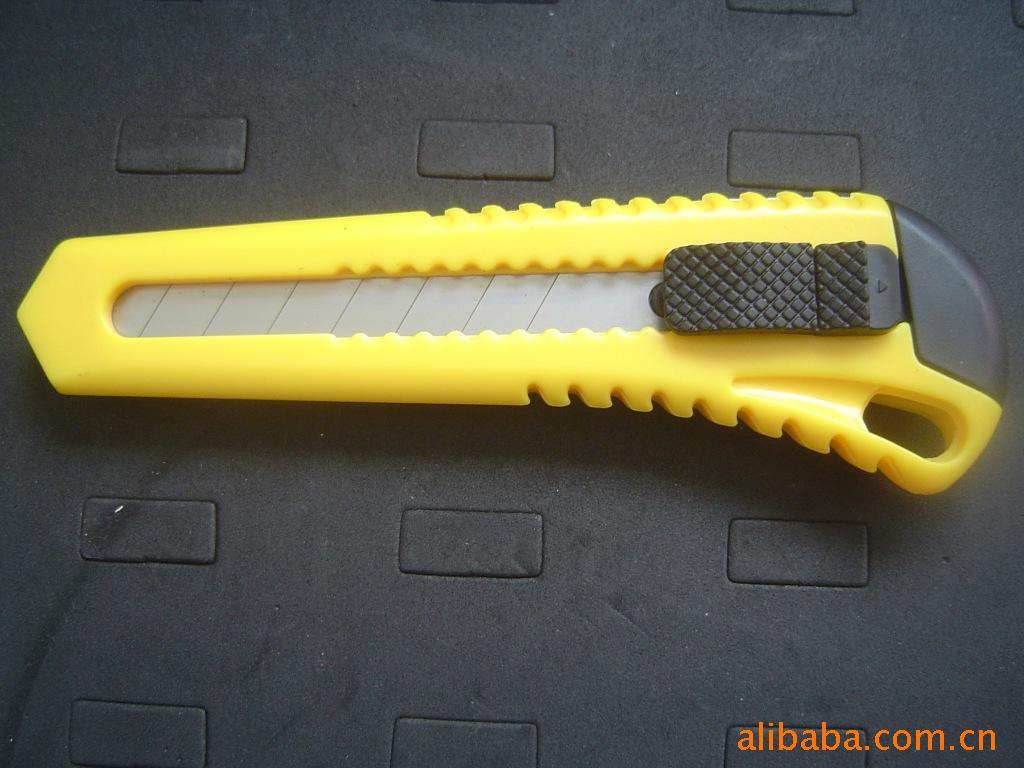 Supply shop knife, office stationery knife, plastic wallpaper knife, pen cutter.