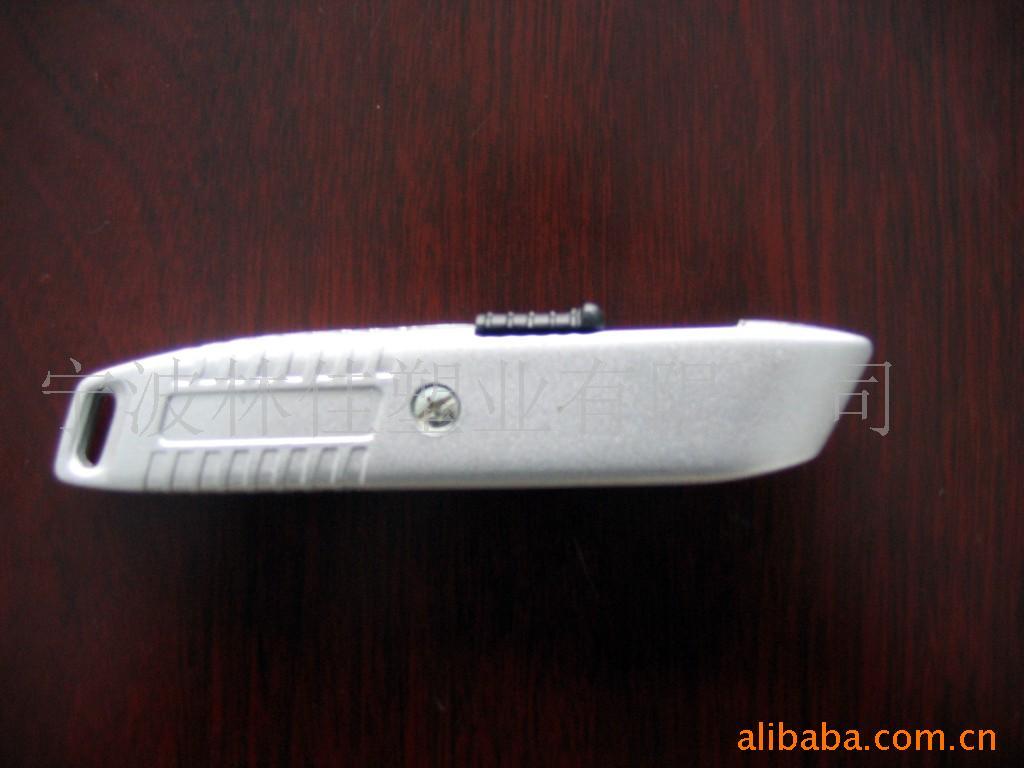 Zinc alloy tool and stationery plastic automatic repulsion of heavy-duty aluminum knife