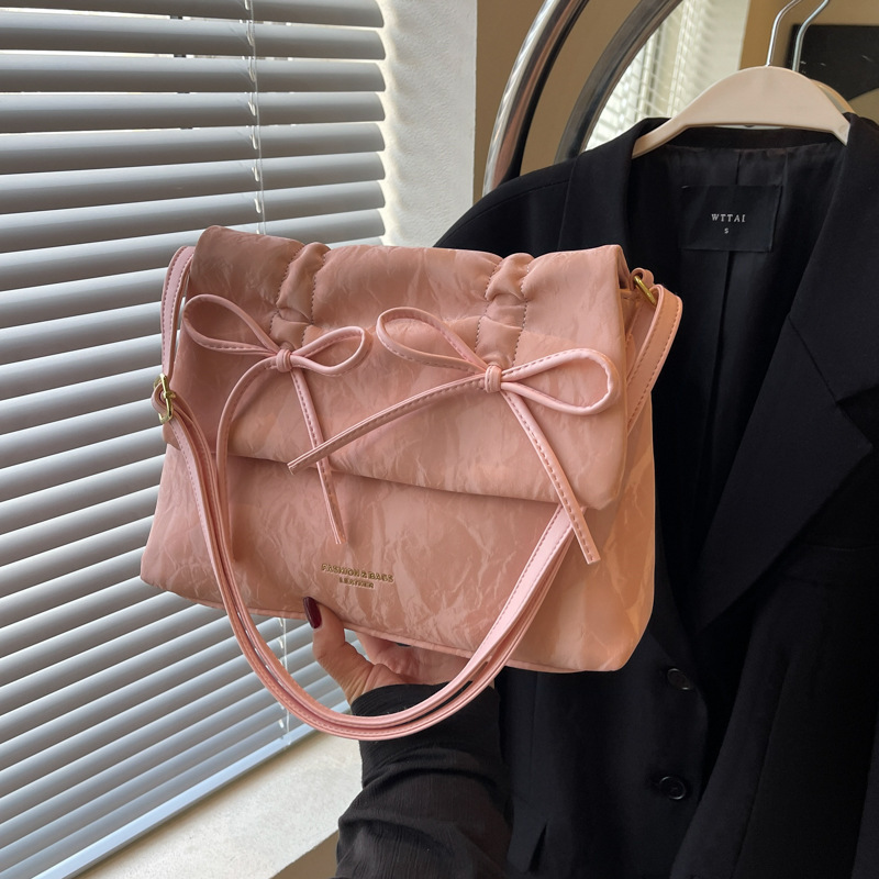 A simple air-recreational one-shoulder bag for a 2024 new large-capacity summer commuting kit