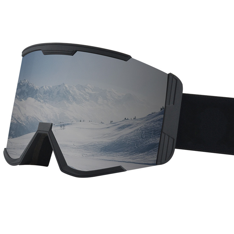 Two layers of fog-proof ski glasses with a wide field of view.