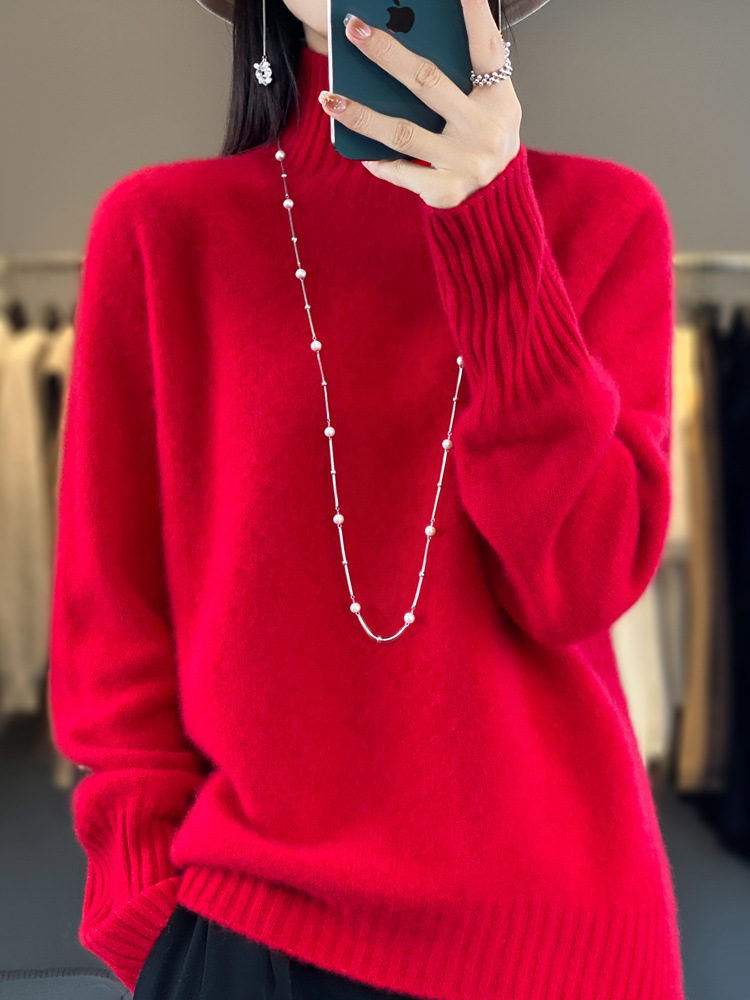 Người phụ nữ với mái tóc của một chiếc áo sơ mi và ngọt ngào với chiếc áo len dài, mềm mại.