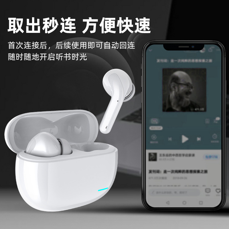 Tai nghe màu xanh 2 tuổi.